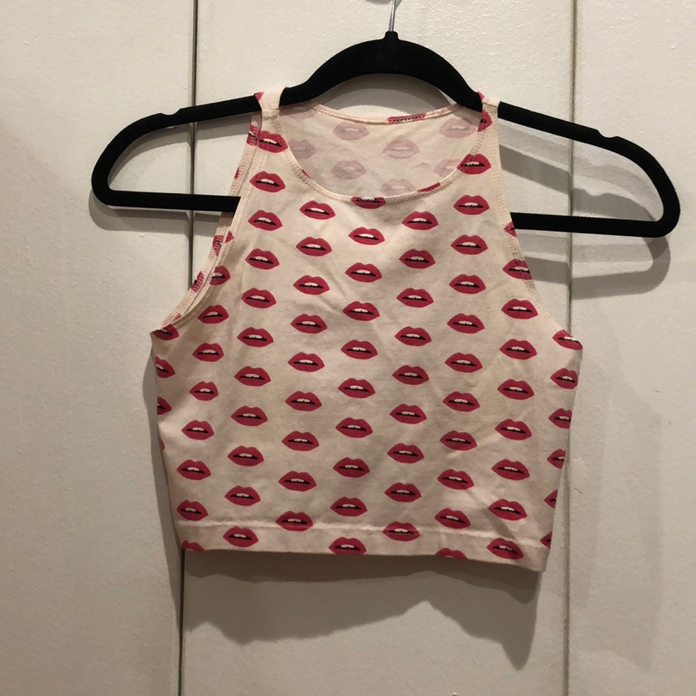 Lips crop top